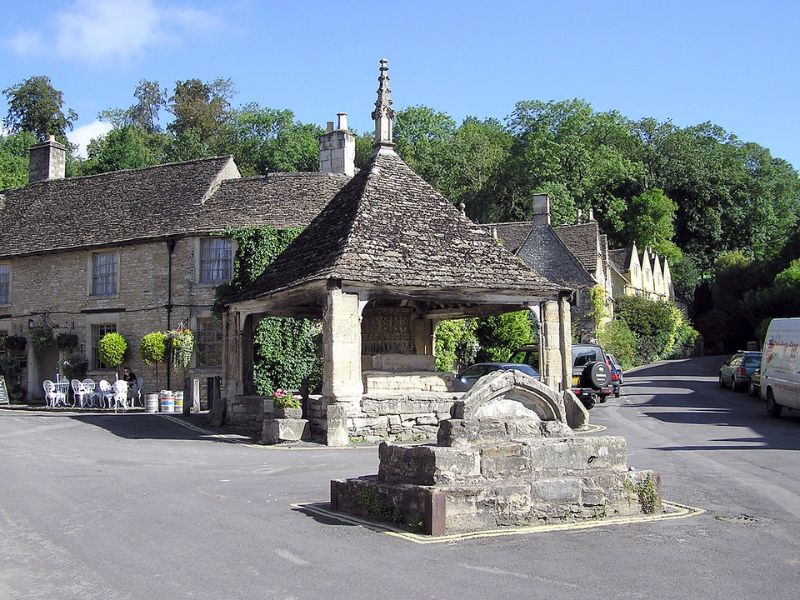 Làng cổ Castle Combe: Viên ngọc cổ tích giữa lòng nước Anh 4