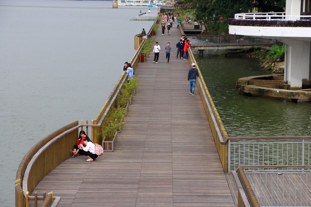 Cầu đi bộ Huế - Điểm check-in “vừa sang vừa xịn” bên bờ sông Hương 4