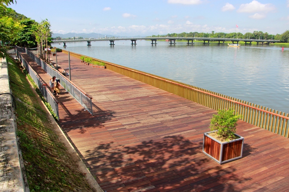 Cầu đi bộ Huế - Điểm check-in “vừa sang vừa xịn” bên bờ sông Hương 8