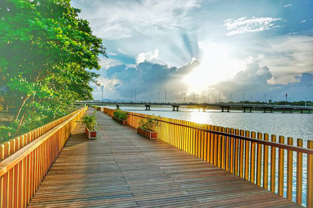 Cầu đi bộ Huế - Điểm check-in “vừa sang vừa xịn” bên bờ sông Hương 7