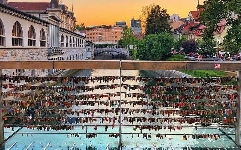 Top 14 cây cầu tình yêu đẹp nhất trên thế giới 9