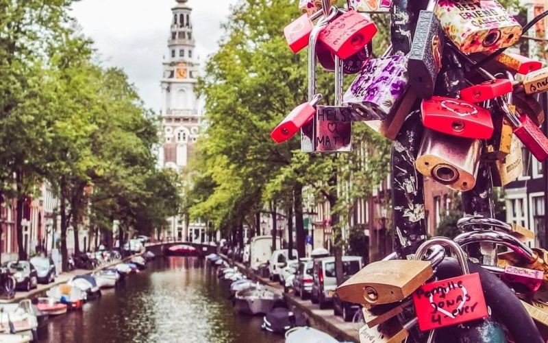 Top 14 cây cầu tình yêu đẹp nhất trên thế giới 10