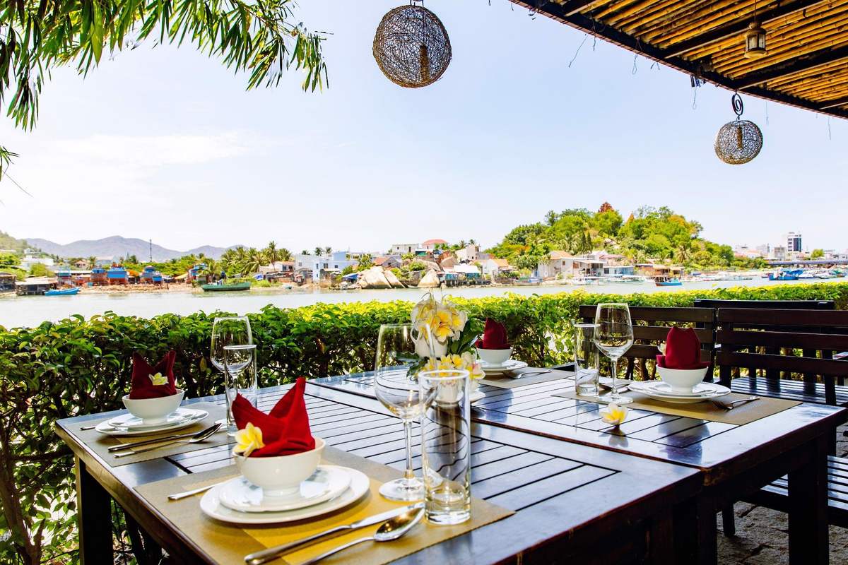Champa Island restaurant - Nhà hàng chuẩn 5 sao nằm trong khuôn viên khu nghỉ dưỡng cao cấp 5