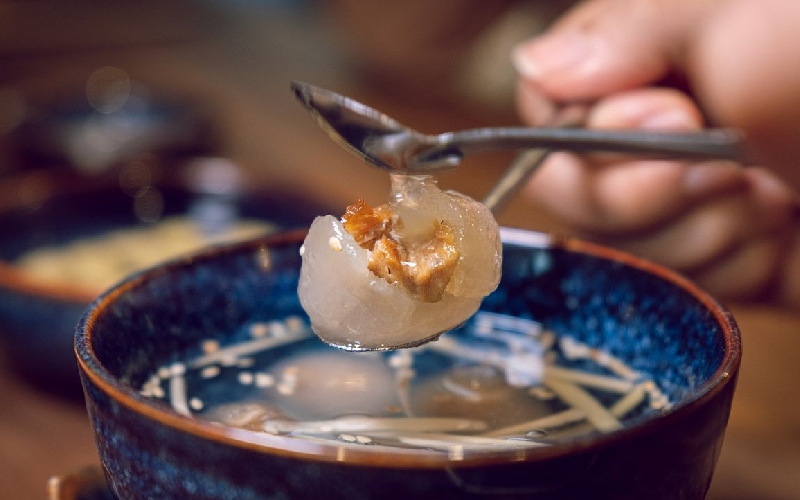 Lâu lâu mới đi Huế một lần, ngại gì không thử món chè bột lọc heo quay độc đáo 11