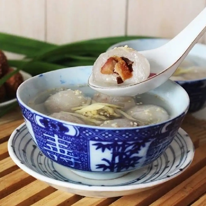 Lâu lâu mới đi Huế một lần, ngại gì không thử món chè bột lọc heo quay độc đáo 14