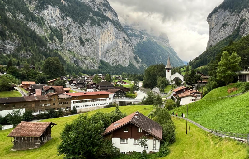 Check in làng Lauterbrunnen Thụy Sĩ thơ mộng, đẹp đắm say 4