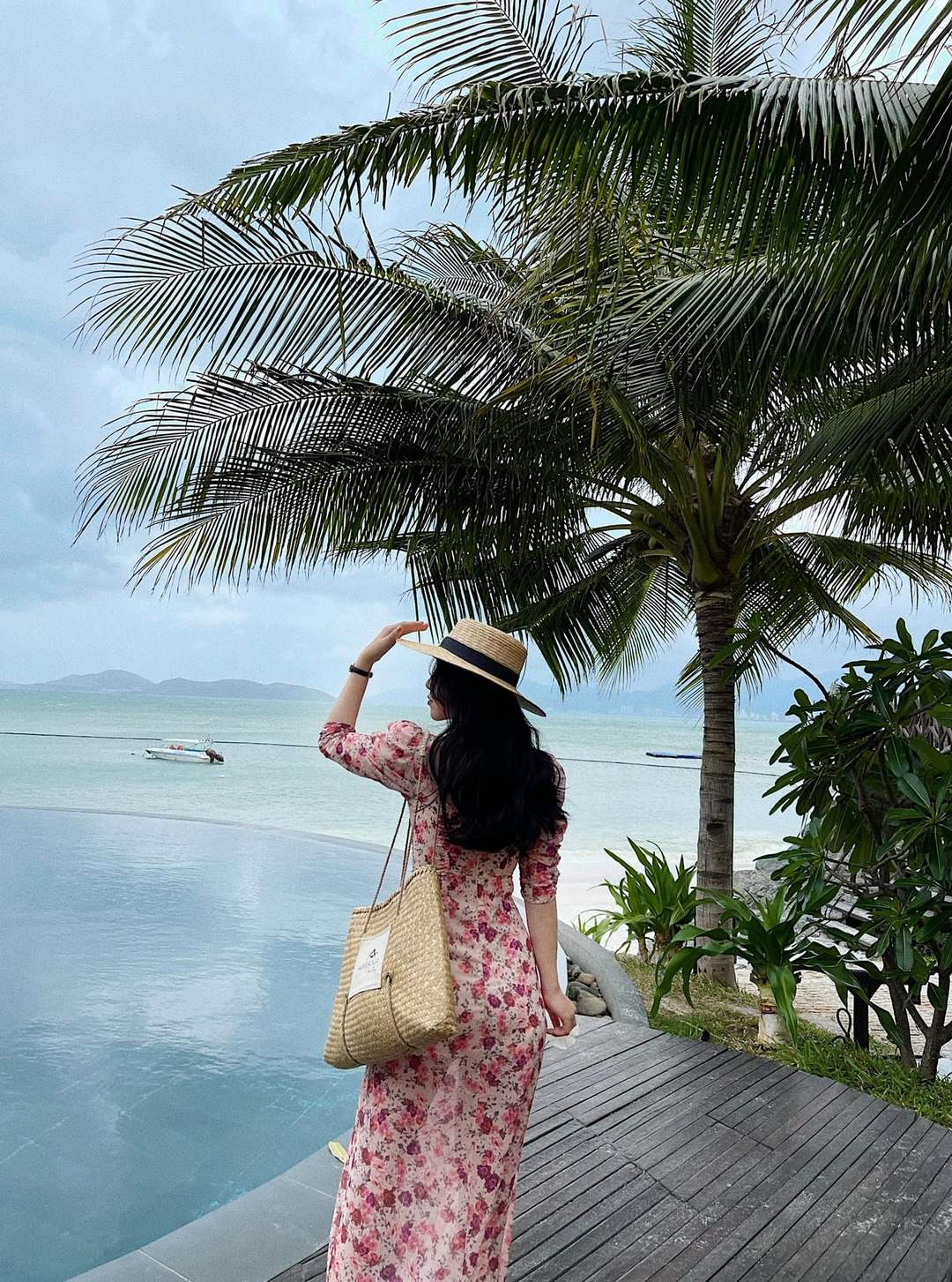 Check-in Nha Trang tựa thiên đường Maldives trong bộ ảnh tình bể bình của cặp đôi 9X 5