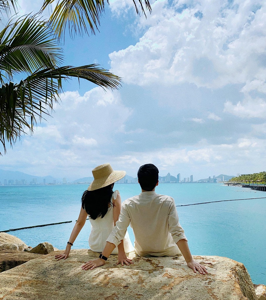 Check-in Nha Trang tựa thiên đường Maldives trong bộ ảnh tình bể bình của cặp đôi 9X 16