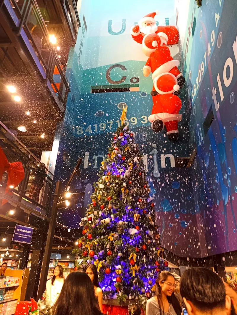 Lưu ngay 5 điểm check in Giáng sinh 2025 siêu hot tại Sài Gòn 7