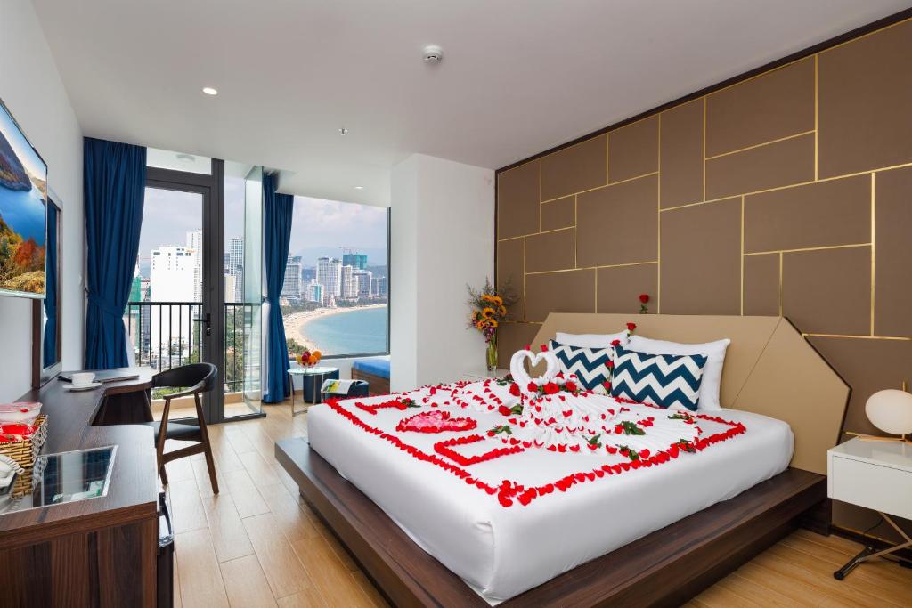 Chiêm ngưỡng không gian sang trọng và hiện đại tại Crown Hotel Nha Trang 9