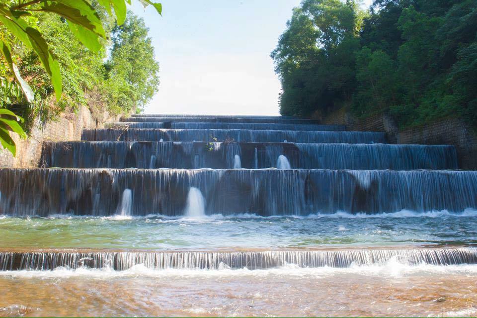 Chìm đắm với bức tranh thác nước trong ngần tại Hồ Hóc Răm Phú Yên 2