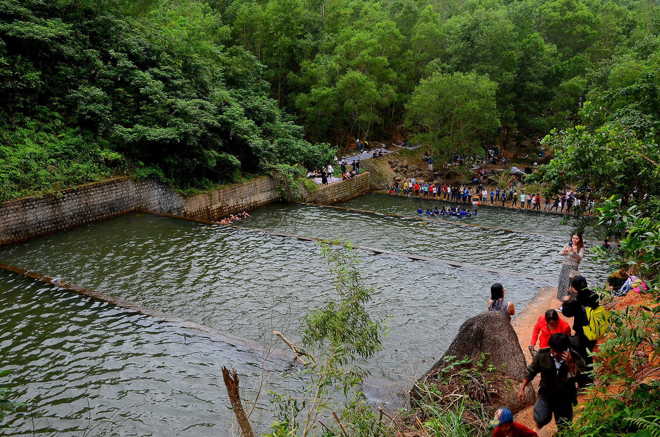 Chìm đắm với bức tranh thác nước trong ngần tại Hồ Hóc Răm Phú Yên 5