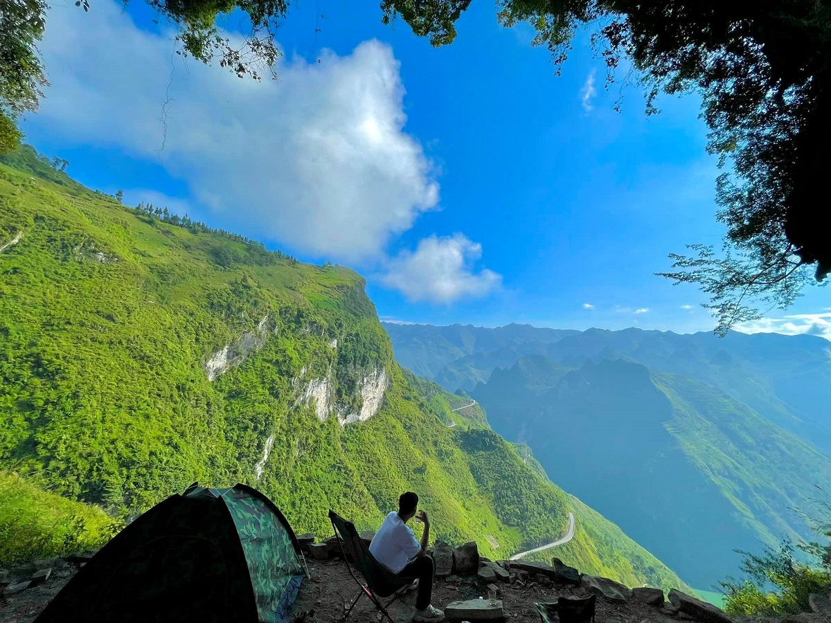 Chinh phục Vách đá trắng Hà Giang - Vách đá trên Đèo Mã Pí Lèng 2