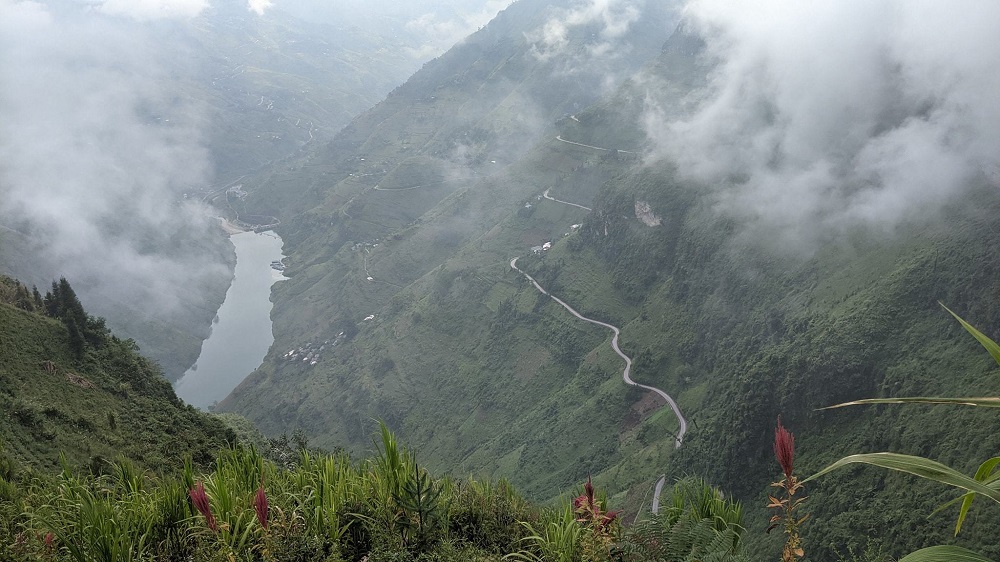 Chinh phục Vách đá trắng Hà Giang - Vách đá trên Đèo Mã Pí Lèng 4