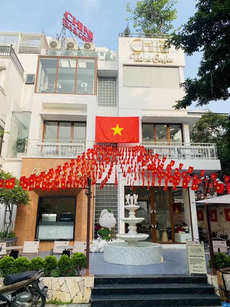 Check-in 6 quán cà phê Hà Nội rực rỡ cờ đỏ sao vàng dịp 2/9 3