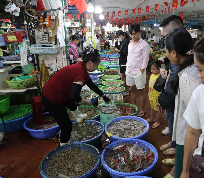 Kinh nghiệm đi chợ Cái Dăm Hạ Long: Ăn gì và mua gì? 10