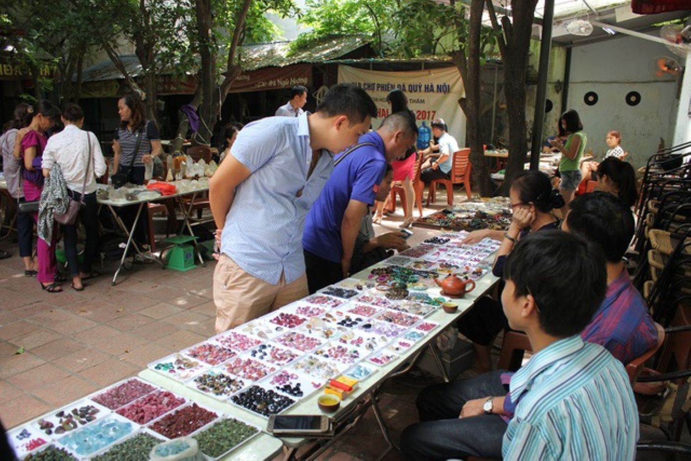 Luc Yen gem market: Unique tourist destination of Yen Bai land 5