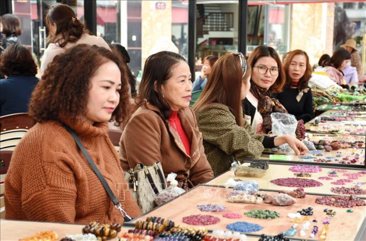 Luc Yen gem market: Unique tourist destination of Yen Bai land 7