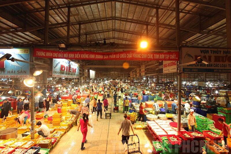 Các khu chợ dân sinh nổi tiếng và sầm uất nhất Sài Gòn 7