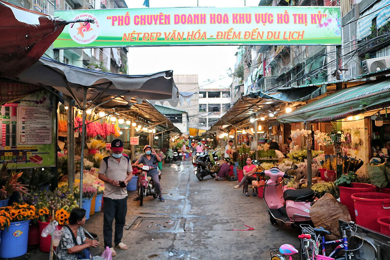 Các khu chợ dân sinh nổi tiếng và sầm uất nhất Sài Gòn 9