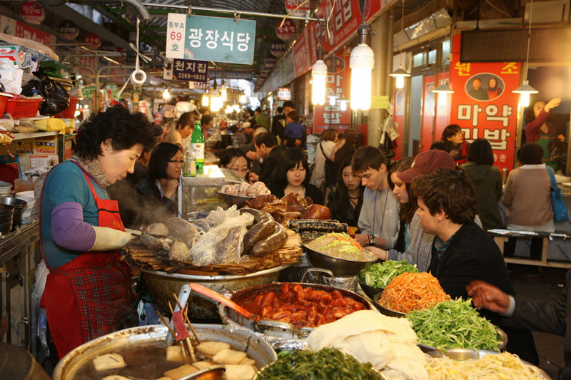Khám phá chợ Dongdaemun, thiên đường mua sắm về đêm của Seoul 8