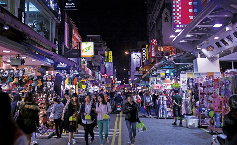 Khám phá chợ Dongdaemun, thiên đường mua sắm về đêm của Seoul 5