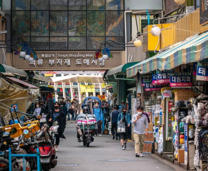 Khám phá chợ Dongdaemun, thiên đường mua sắm về đêm của Seoul 11