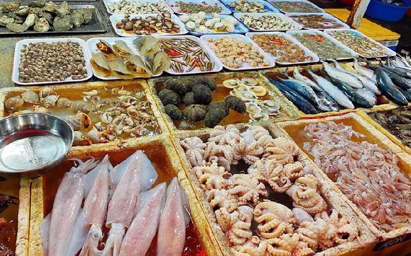 8 địa chỉ chợ hải sản Hạ Long tươi ngon, giá tốt bạn nên ghé 2