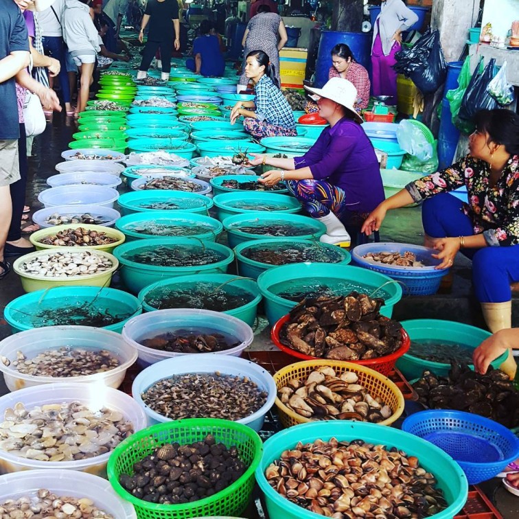 Bỏ túi ngay kinh nghiệm đi chợ Hàng Dương ăn hải sản tẹt ga 4