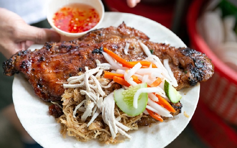 Khám phá chợ Hòa Bình: Điểm hẹn ẩm thực và văn hóa ở Quận 5 6