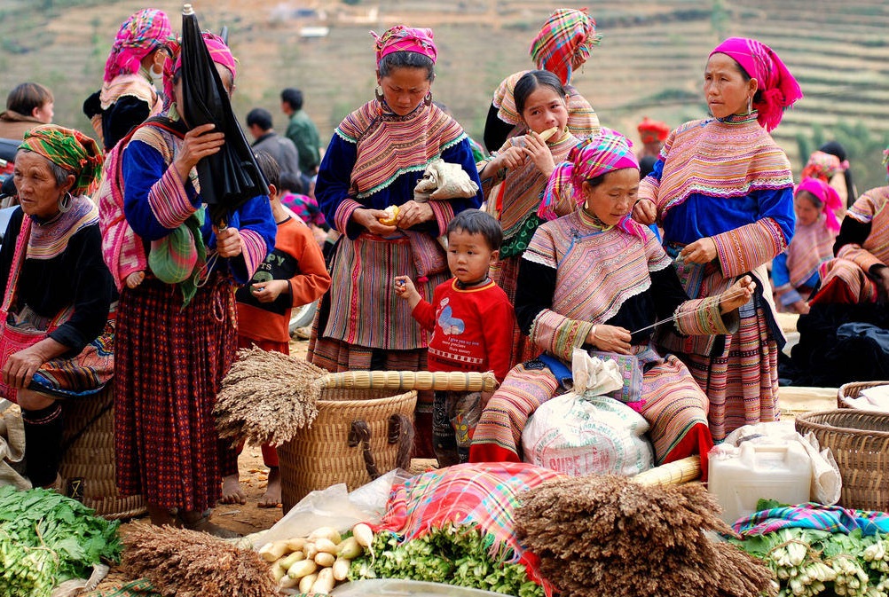 Chợ Lào Lóng Sập - Điểm giao lưu văn hóa hai nước Việt Lào 4