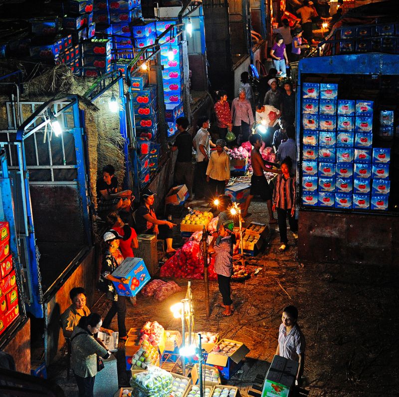 Có khu chợ Long Biên không ngủ nổi tiếng khắp Hà Thành 8
