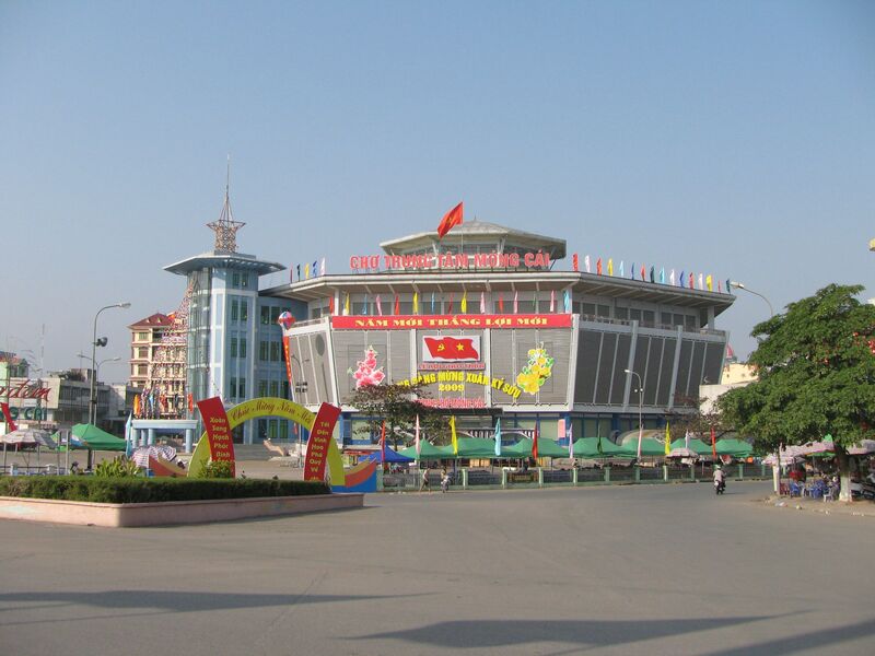 Chợ Móng Cái thiên đường mua sắm giá sỉ ở Quảng Ninh 2