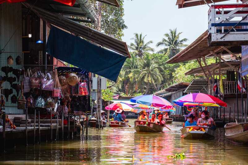 Trải nghiệm chợ nổi Damnoen Saduak trên những chiếc thuyền gỗ ở Thái Lan 3