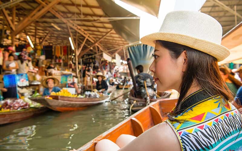 Trải nghiệm chợ nổi Damnoen Saduak trên những chiếc thuyền gỗ ở Thái Lan 4