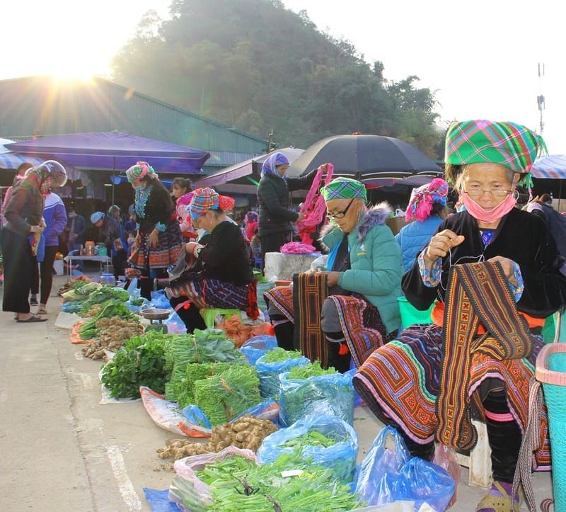 Trải nghiệm chợ phiên, nét đẹp văn hóa của vùng cao 8