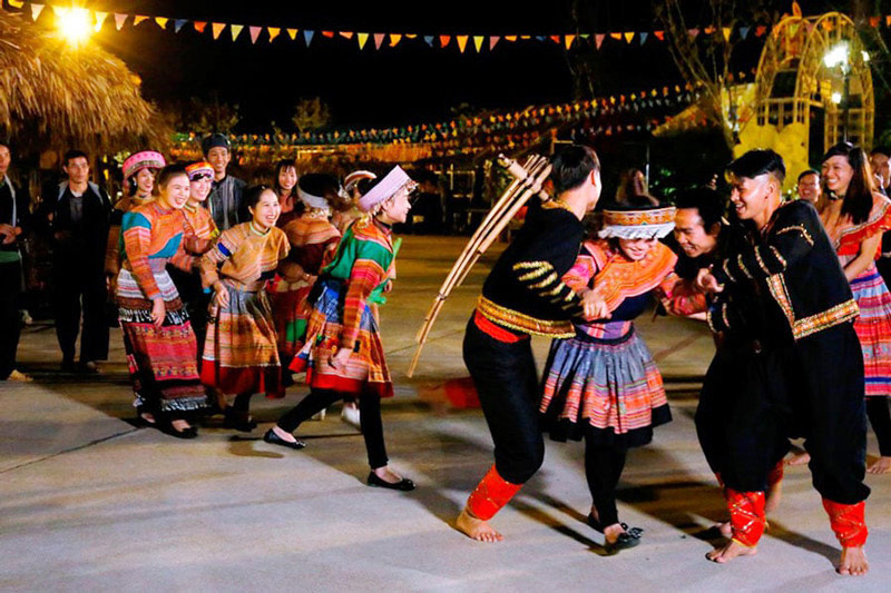 Trải nghiệm chợ phiên Sapa đầy sắc màu và hương vị 7