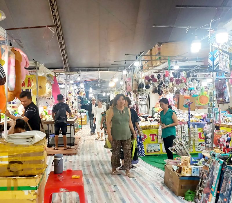 Kinh nghiệm khám phá chợ Phú Định Sài Gòn: Chơi gì, ăn gì và mua gì? 4