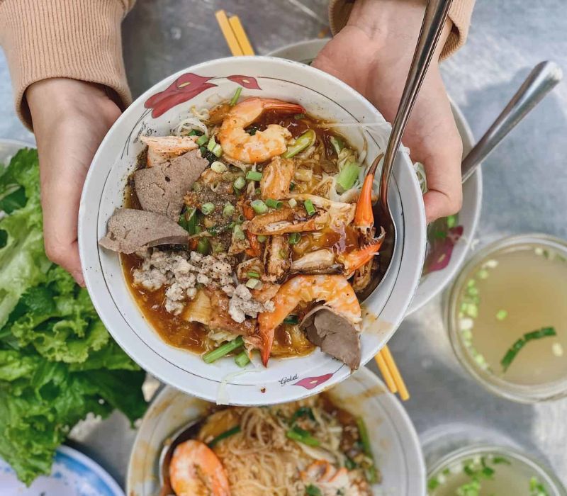 Kinh nghiệm khám phá chợ Phú Định Sài Gòn: Chơi gì, ăn gì và mua gì? 5