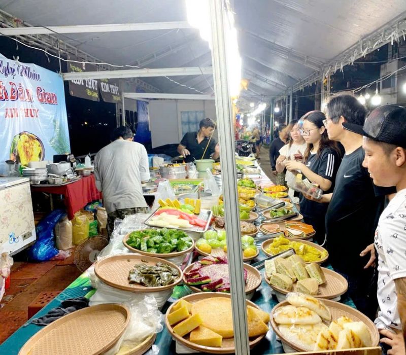 Kinh nghiệm khám phá chợ Phú Định Sài Gòn: Chơi gì, ăn gì và mua gì? 6