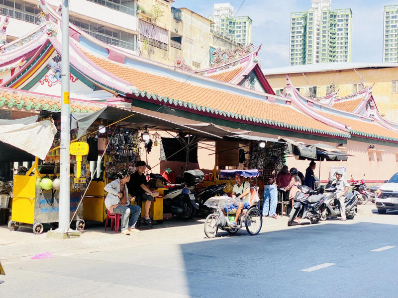 Tham quan chợ Phùng Hưng gần trăm năm tuổi tại Sài thành 3