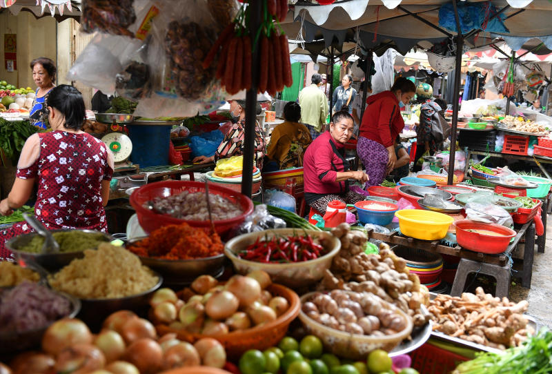 Tham quan chợ Phùng Hưng gần trăm năm tuổi tại Sài thành 5