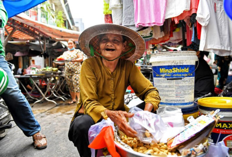 Tham quan chợ Phùng Hưng gần trăm năm tuổi tại Sài thành 6