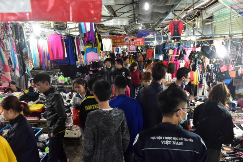 Chợ Phùng Khoang, thiên đường mua sắm về đêm tại Hà Thành 7