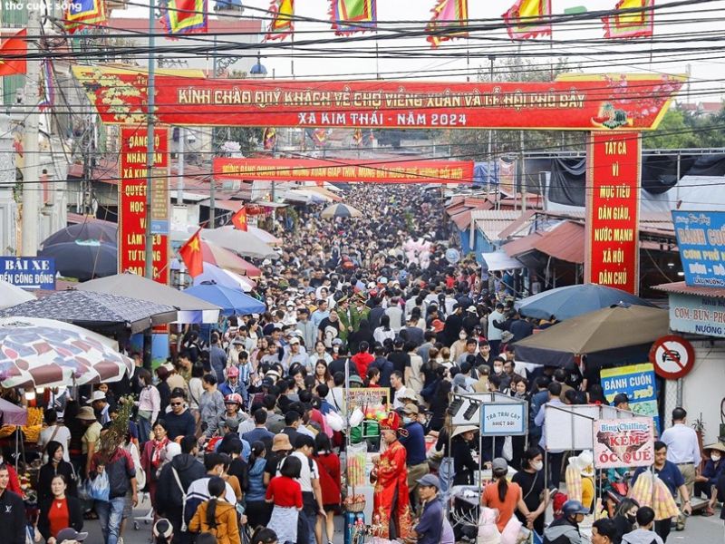 Chợ Viềng: Phiên chợ “mua may, bán rủi” nổi tiếng đầu năm 7