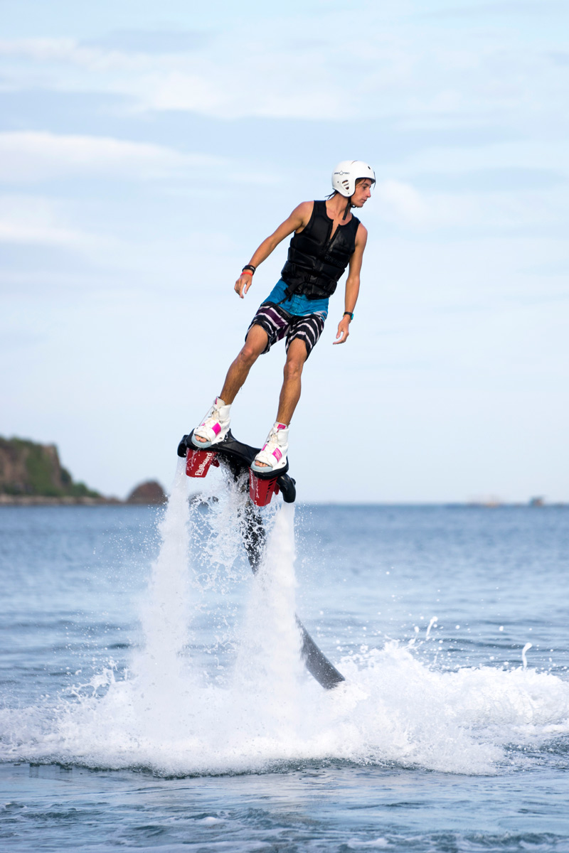 Trải nghiệm Flyboard, trò chơi mạo hiểm hot nhất trên biển Nha Trang 4