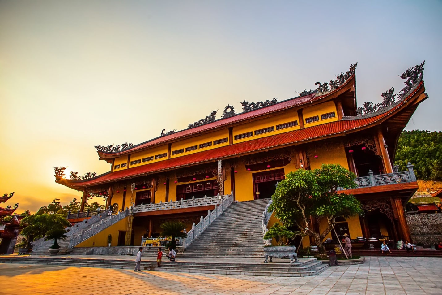 Chùa Ba Vàng - Điểm du lịch tâm linh hàng đầu tại Quảng Ninh 3