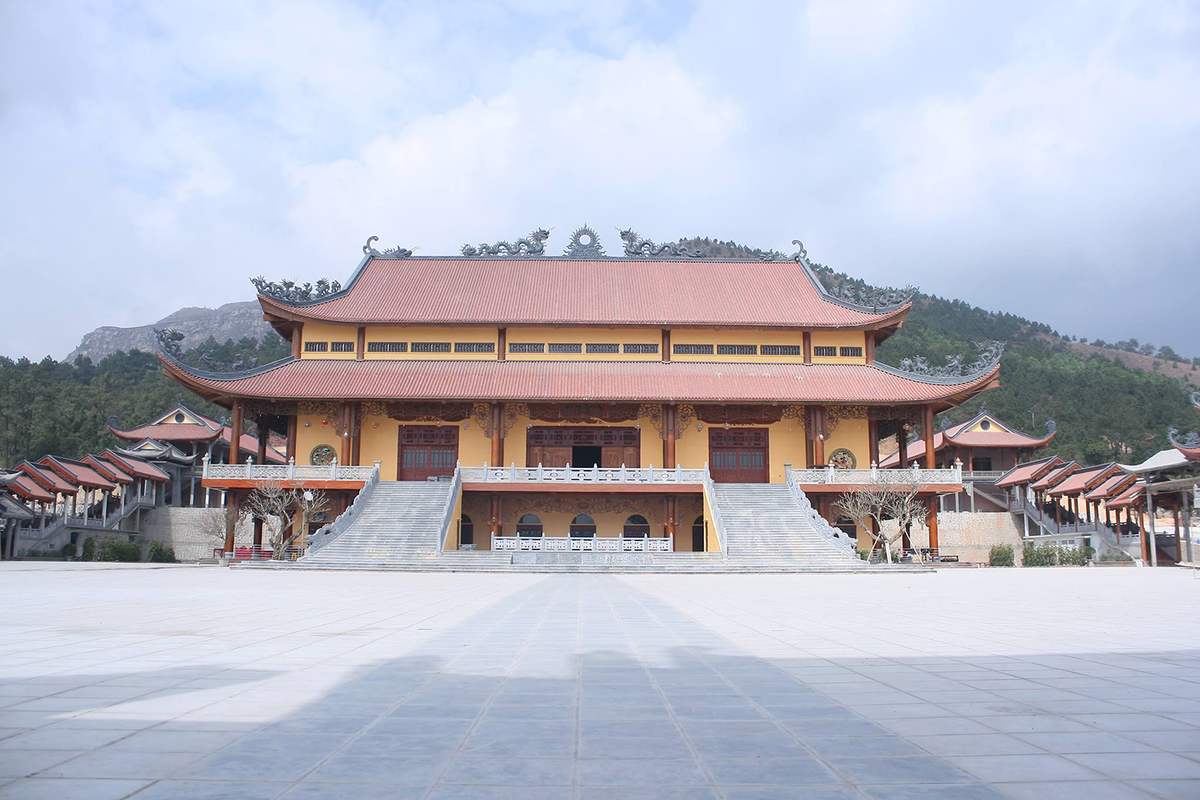 Chùa Ba Vàng - Điểm du lịch tâm linh hàng đầu tại Quảng Ninh 5