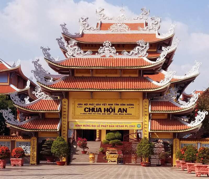 Top 8 ngôi chùa Bình Dương với không gian linh thiêng 11