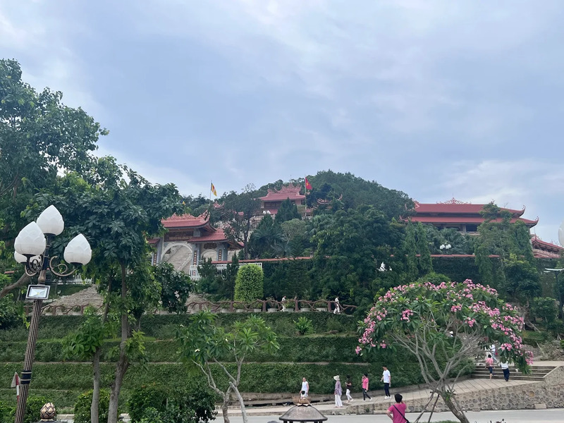 Chùa Cái Bầu, viên ngọc thanh tịnh nằm giữa kỳ quan Bái Tử Long 3